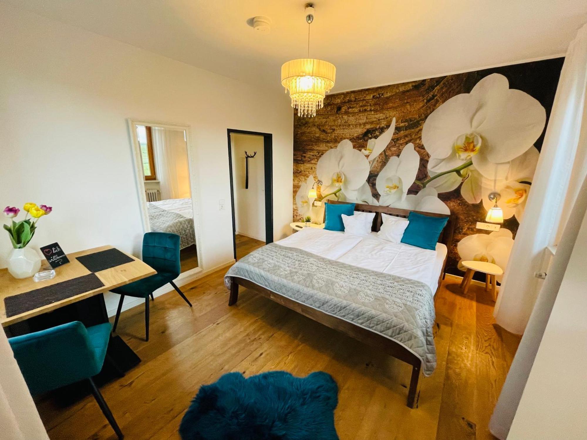 Zum Rayers Cafe-Restaurant & Boutique-Hotel Niederrotweil Room photo